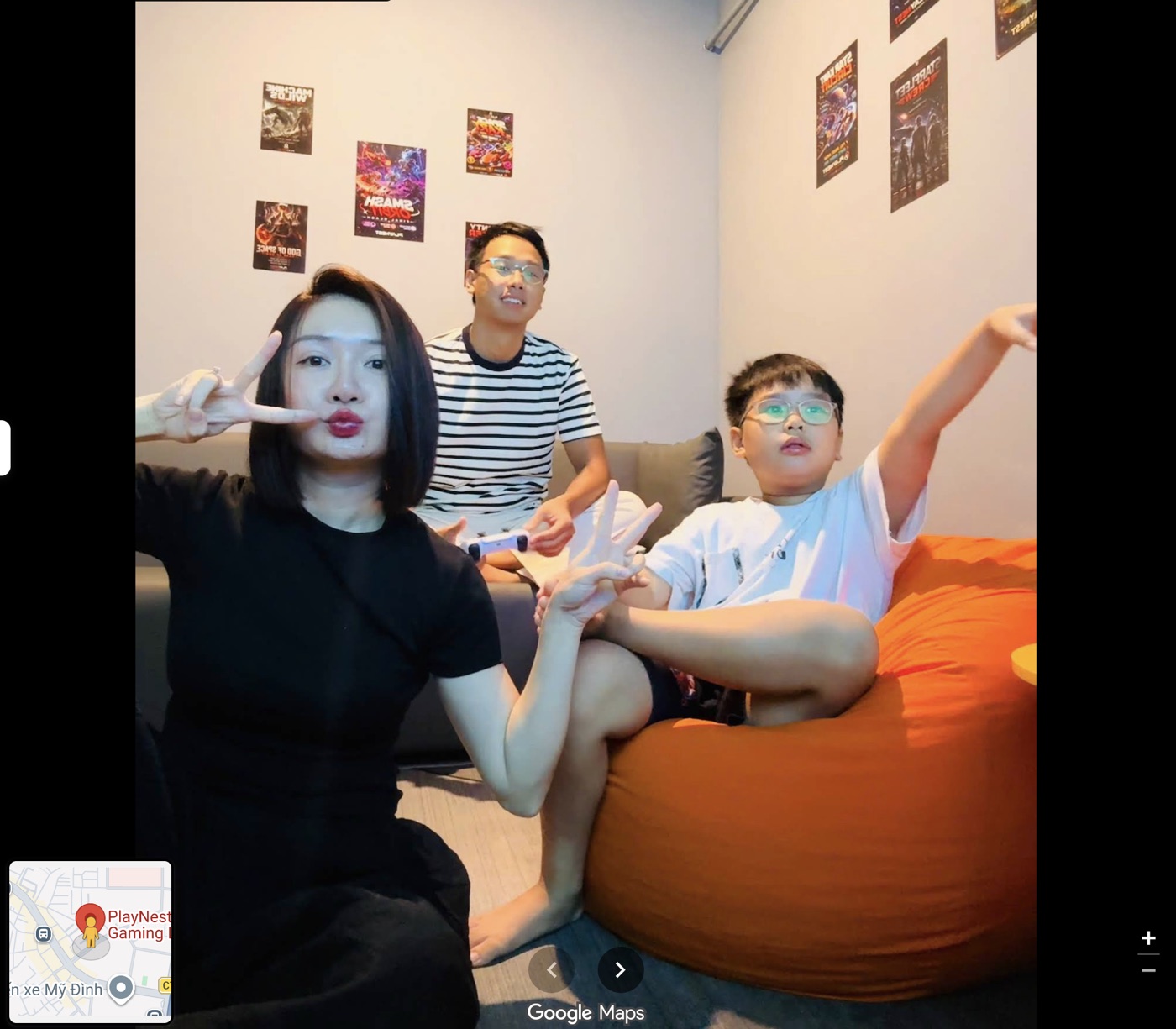 Gia đình vui chơi tại PlayNest